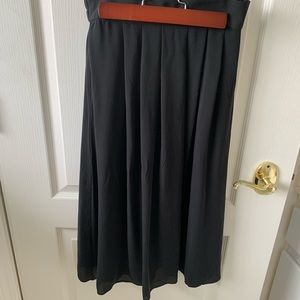 Aritzia Babaton silk midi skirt Sz 4
